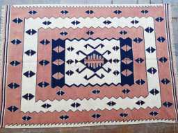 balikesir-bug-patterned-kilim-01